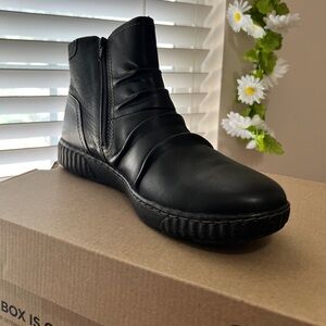 Clark’s Women’s 11 Zip Up Black Leather Boots Caroline Orchid